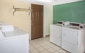 Travelodge By Wyndham Fort Myers North